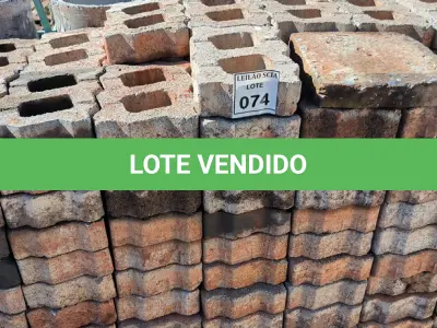 LOTE 074 - 01 LOTE COM BLOQUETES EM CONCRETO. (NO ESTADO) ATENÇÃO! FAZER A VISITAÇÃO ANTES DE ARREMATAR, NÃO SABEMOS SE FUNCIONA. LEILÃO NÃO TEM GARANTIA E NEM DEVOLUÇÃO, SUJEITO A POSSÍVEIS AVARIAS VISÍVEIS/OCULTAS E/OU AUSÊNCIA DE COMPONENTES.