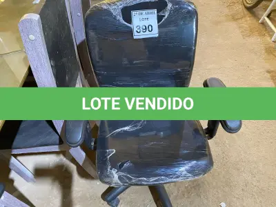 LOTE 390 - 01 CADEIRA PARA ESCRITÓRIO. (NO ESTADO) ATENÇÃO! FAZER A VISITAÇÃO ANTES DE ARREMATAR, NÃO SABEMOS SE FUNCIONA. LEILÃO NÃO TEM GARANTIA E NEM DEVOLUÇÃO, SUJEITO A POSSÍVEIS AVARIAS VISÍVEIS/OCULTAS E/OU AUSÊNCIA DE COMPONENTES.