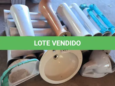 LOTE 055 - 01 LOTE COM LAVATÓRIOS EM CERÂMICA E COLUNAS DE PIA.  (NO ESTADO) ATENÇÃO! FAZER A VISITAÇÃO ANTES DE ARREMATAR, NÃO SABEMOS SE FUNCIONA. LEILÃO NÃO TEM GARANTIA E NEM DEVOLUÇÃO, SUJEITO A POSSÍVEIS AVARIAS VISÍVEIS/OCULTAS E/OU AUSÊNCIA DE COMPONENTES.