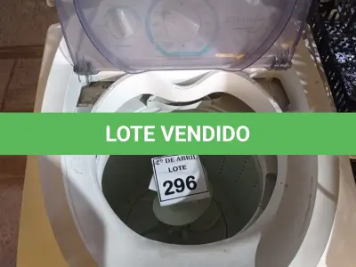 LOTE 296 - 01 MÁQUINA DE LAVAR ROUPAS ELECTROLUX 7KG 220VOLTS. (NO ESTADO) ATENÇÃO! FAZER A VISITAÇÃO ANTES DE ARREMATAR, NÃO SABEMOS SE FUNCIONA. LEILÃO NÃO TEM GARANTIA E NEM DEVOLUÇÃO, SUJEITO A POSSÍVEIS AVARIAS VISÍVEIS/OCULTAS E/OU AUSÊNCIA DE COMPONENTES.