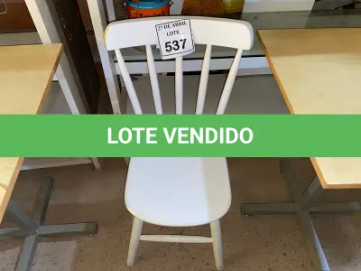 LOTE 537 - 01 CADEIRA EM MADEIRA BRANCA (NO ESTADO) ATENÇÃO! FAZER A VISITAÇÃO ANTES DE ARREMATAR, NÃO SABEMOS SE FUNCIONA. LEILÃO NÃO TEM GARANTIA E NEM DEVOLUÇÃO, SUJEITO A POSSÍVEIS AVARIAS VISÍVEIS/OCULTAS E/OU AUSÊNCIA DE COMPONENTES.