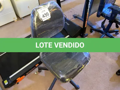 LOTE 430 - 01 CADEIRA PARA ESCRITÓRIO. (NO ESTADO) ATENÇÃO! FAZER A VISITAÇÃO ANTES DE ARREMATAR, NÃO SABEMOS SE FUNCIONA. LEILÃO NÃO TEM GARANTIA E NEM DEVOLUÇÃO, SUJEITO A POSSÍVEIS AVARIAS VISÍVEIS/OCULTAS E/OU AUSÊNCIA DE COMPONENTES.