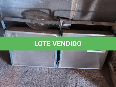 LOTE 019 - 01 LOTE COM LUMINÁRIAS E REFLETORES.  (NO ESTADO) ATENÇÃO! FAZER A VISITAÇÃO ANTES DE ARREMATAR, NÃO SABEMOS SE FUNCIONA. LEILÃO NÃO TEM GARANTIA E NEM DEVOLUÇÃO, SUJEITO A POSSÍVEIS AVARIAS VISÍVEIS/OCULTAS E/OU AUSÊNCIA DE COMPONENTES.