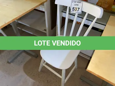 LOTE 537 - 01 CADEIRA EM MADEIRA BRANCA (NO ESTADO) ATENÇÃO! FAZER A VISITAÇÃO ANTES DE ARREMATAR, NÃO SABEMOS SE FUNCIONA. LEILÃO NÃO TEM GARANTIA E NEM DEVOLUÇÃO, SUJEITO A POSSÍVEIS AVARIAS VISÍVEIS/OCULTAS E/OU AUSÊNCIA DE COMPONENTES.
