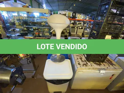 LOTE 438 - 02 LIXEIRAS E 01 BANQUETA. (NO ESTADO) ATENÇÃO! FAZER A VISITAÇÃO ANTES DE ARREMATAR, NÃO SABEMOS SE FUNCIONA. LEILÃO NÃO TEM GARANTIA E NEM DEVOLUÇÃO, SUJEITO A POSSÍVEIS AVARIAS VISÍVEIS/OCULTAS E/OU AUSÊNCIA DE COMPONENTES.