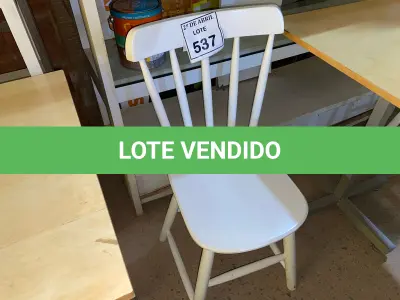 LOTE 537 - 01 CADEIRA EM MADEIRA BRANCA (NO ESTADO) ATENÇÃO! FAZER A VISITAÇÃO ANTES DE ARREMATAR, NÃO SABEMOS SE FUNCIONA. LEILÃO NÃO TEM GARANTIA E NEM DEVOLUÇÃO, SUJEITO A POSSÍVEIS AVARIAS VISÍVEIS/OCULTAS E/OU AUSÊNCIA DE COMPONENTES.