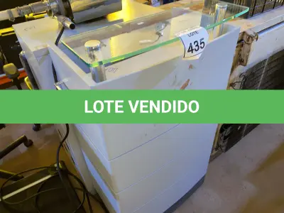 LOTE 435 - 01 BALCÃO PARA CAIXA. (NO ESTADO) ATENÇÃO! FAZER A VISITAÇÃO ANTES DE ARREMATAR, NÃO SABEMOS SE FUNCIONA. LEILÃO NÃO TEM GARANTIA E NEM DEVOLUÇÃO, SUJEITO A POSSÍVEIS AVARIAS VISÍVEIS/OCULTAS E/OU AUSÊNCIA DE COMPONENTES.