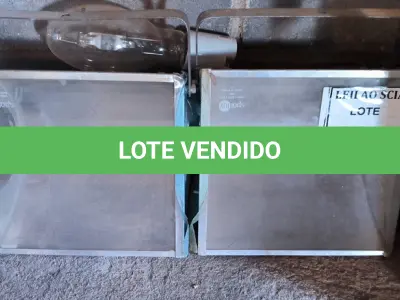LOTE 019 - 01 LOTE COM LUMINÁRIAS E REFLETORES.  (NO ESTADO) ATENÇÃO! FAZER A VISITAÇÃO ANTES DE ARREMATAR, NÃO SABEMOS SE FUNCIONA. LEILÃO NÃO TEM GARANTIA E NEM DEVOLUÇÃO, SUJEITO A POSSÍVEIS AVARIAS VISÍVEIS/OCULTAS E/OU AUSÊNCIA DE COMPONENTES.