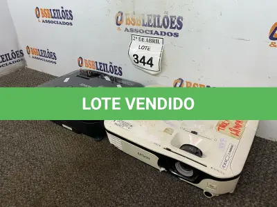 LOTE 344 - 02 PROJETORES EPSON. (NO ESTADO) ATENÇÃO! FAZER A VISITAÇÃO ANTES DE ARREMATAR, NÃO SABEMOS SE FUNCIONA. LEILÃO NÃO TEM GARANTIA E NEM DEVOLUÇÃO, SUJEITO A POSSÍVEIS AVARIAS VISÍVEIS/OCULTAS E/OU AUSÊNCIA DE COMPONENTES.