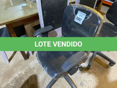 LOTE 390 - 01 CADEIRA PARA ESCRITÓRIO. (NO ESTADO) ATENÇÃO! FAZER A VISITAÇÃO ANTES DE ARREMATAR, NÃO SABEMOS SE FUNCIONA. LEILÃO NÃO TEM GARANTIA E NEM DEVOLUÇÃO, SUJEITO A POSSÍVEIS AVARIAS VISÍVEIS/OCULTAS E/OU AUSÊNCIA DE COMPONENTES.