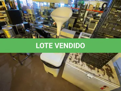 LOTE 438 - 02 LIXEIRAS E 01 BANQUETA. (NO ESTADO) ATENÇÃO! FAZER A VISITAÇÃO ANTES DE ARREMATAR, NÃO SABEMOS SE FUNCIONA. LEILÃO NÃO TEM GARANTIA E NEM DEVOLUÇÃO, SUJEITO A POSSÍVEIS AVARIAS VISÍVEIS/OCULTAS E/OU AUSÊNCIA DE COMPONENTES.