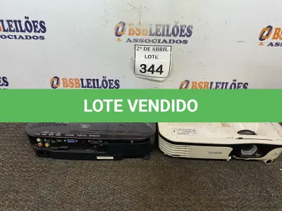 LOTE 344 - 02 PROJETORES EPSON. (NO ESTADO) ATENÇÃO! FAZER A VISITAÇÃO ANTES DE ARREMATAR, NÃO SABEMOS SE FUNCIONA. LEILÃO NÃO TEM GARANTIA E NEM DEVOLUÇÃO, SUJEITO A POSSÍVEIS AVARIAS VISÍVEIS/OCULTAS E/OU AUSÊNCIA DE COMPONENTES.