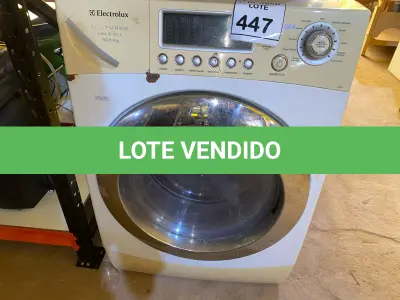 LOTE 447 - 01 MÁQUINA LAVA E SECA ROUPAS ELECTROLUX 10,5KG 220VOLTS.  (NO ESTADO) ATENÇÃO! FAZER A VISITAÇÃO ANTES DE ARREMATAR, NÃO SABEMOS SE FUNCIONA. LEILÃO NÃO TEM GARANTIA E NEM DEVOLUÇÃO, SUJEITO A POSSÍVEIS AVARIAS VISÍVEIS/OCULTAS E/OU AUSÊNCIA DE COMPONENTES.