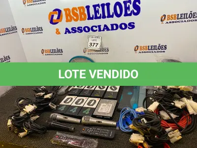 LOTE 377 - 01 LOTE COM RELÓGIOS, HD, CABOS DIVERSOS E MICROFONES. (NO ESTADO) ATENÇÃO! FAZER A VISITAÇÃO ANTES DE ARREMATAR, NÃO SABEMOS SE FUNCIONA. LEILÃO NÃO TEM GARANTIA E NEM DEVOLUÇÃO, SUJEITO A POSSÍVEIS AVARIAS VISÍVEIS/OCULTAS E/OU AUSÊNCIA DE COMPONENTES.
