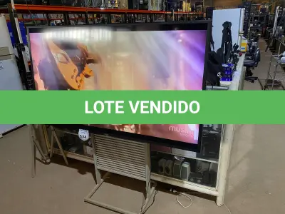 LOTE 427 - 01 SMART TV 70" SONY KDL-70W855B LED 3D ,  PROCESSADOR DE IMAGEM 3D,TAMANHO DA TELA 70", RESOLUÇÃO FULL HD - 1920 X 1080 PIXELS, FORMATO DE TELA 16:9 (WIDESCREEN) REFRESH RATE MOTIONFLOW XR 480 HZ ÂNGULO DE VISÃO HORIZONTAL: 178° VERTICAL: 178° , SISTEMA ANALÓGICO: PAL-M, PAL-N, NTSC DIGITAL: SBTVD  SINTONIZADOR DE TV ANALÓGICO: SIM, DIGITAL: SIM POTÊNCIA DE ÁUDIO 2 X 10 W RMS CONEXÕES ENTRADA: 4 X HDMI 2 X VÍDEO COMPOSTO 1 X VÍDEO COMPONENTE 1 X ÁUDIO ESTÉREO 2 X USB 1 X RJ-45 SAÍDA: 1 X ÁUDIO DIGITAL ÓPTICO ALIMENTAÇÃO AC 100 ~ 240V CONSUMO DE ENERGIA ATIVA: 208 W STAND BY: < 1 W  PADRÃO DE FURO PARA MONTAGEM NA PAREDE VESA 400X300 DIMENSÕES (L X A X P) SEM BASE: 158,6 X 92 X 9,3 CM COM BASE: 158,6 X 97 X 37 CM  PESO SEM BASE: 43,6 KG COM BASE: 44,6 KG EMBALAGEM: 56 KG  (NO ESTADO) ATENÇÃO! FAZER A VISITAÇÃO ANTES DE ARREMATAR, NÃO SABEMOS SE FUNCIONA. LEILÃO NÃO TEM GARANTIA E NEM DEVOLUÇÃO, SUJEITO A POSSÍVEIS AVARIAS VISÍVEIS/OCULTAS E/OU AUSÊNCIA DE COMPONENTES.