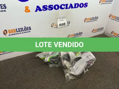 LOTE 488 - 01 LOTE COM PLAFON 2 LÂMPADAS. (NO ESTADO) ATENÇÃO! FAZER A VISITAÇÃO ANTES DE ARREMATAR, NÃO SABEMOS SE FUNCIONA. LEILÃO NÃO TEM GARANTIA E NEM DEVOLUÇÃO, SUJEITO A POSSÍVEIS AVARIAS VISÍVEIS/OCULTAS E/OU AUSÊNCIA DE COMPONENTES.
