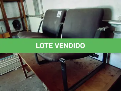 LOTE 094 - 02 CADEIRAS ESTOFADAS. (NO ESTADO) ATENÇÃO! FAZER A VISITAÇÃO ANTES DE ARREMATAR, NÃO SABEMOS SE FUNCIONA. LEILÃO NÃO TEM GARANTIA E NEM DEVOLUÇÃO, SUJEITO A POSSÍVEIS AVARIAS VISÍVEIS/OCULTAS E/OU AUSÊNCIA DE COMPONENTES.