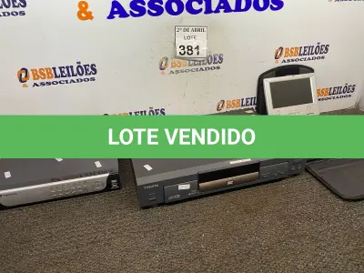 LOTE 381 - 01 LOTE COM DVD, DVR E DVD PORTÁTIL. (NO ESTADO) ATENÇÃO! FAZER A VISITAÇÃO ANTES DE ARREMATAR, NÃO SABEMOS SE FUNCIONA. LEILÃO NÃO TEM GARANTIA E NEM DEVOLUÇÃO, SUJEITO A POSSÍVEIS AVARIAS VISÍVEIS/OCULTAS E/OU AUSÊNCIA DE COMPONENTES.