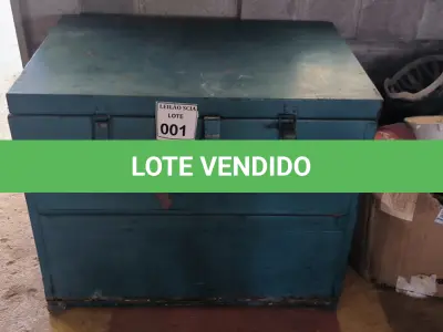 LOTE 001 - 01 BAÚ EM FERRO.  (NO ESTADO) ATENÇÃO! FAZER A VISITAÇÃO ANTES DE ARREMATAR, NÃO SABEMOS SE FUNCIONA. LEILÃO NÃO TEM GARANTIA E NEM DEVOLUÇÃO, SUJEITO A POSSÍVEIS AVARIAS VISÍVEIS/OCULTAS E/OU AUSÊNCIA DE COMPONENTES.