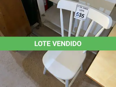 LOTE 535 - 01 CADEIRA EM MADEIRA BRANCA (NO ESTADO) ATENÇÃO! FAZER A VISITAÇÃO ANTES DE ARREMATAR, NÃO SABEMOS SE FUNCIONA. LEILÃO NÃO TEM GARANTIA E NEM DEVOLUÇÃO, SUJEITO A POSSÍVEIS AVARIAS VISÍVEIS/OCULTAS E/OU AUSÊNCIA DE COMPONENTES.