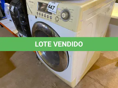 LOTE 447 - 01 MÁQUINA LAVA E SECA ROUPAS ELECTROLUX 10,5KG 220VOLTS.  (NO ESTADO) ATENÇÃO! FAZER A VISITAÇÃO ANTES DE ARREMATAR, NÃO SABEMOS SE FUNCIONA. LEILÃO NÃO TEM GARANTIA E NEM DEVOLUÇÃO, SUJEITO A POSSÍVEIS AVARIAS VISÍVEIS/OCULTAS E/OU AUSÊNCIA DE COMPONENTES.