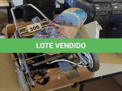 LOTE 306 - 01 LOTE COM CARREGADORES DE BATERIAS, SKATE, CARRINHO DE TRANSPORTE, SWITCH E ABOTOADEIRA. (NO ESTADO) ATENÇÃO! FAZER A VISITAÇÃO ANTES DE ARREMATAR, NÃO SABEMOS SE FUNCIONA. LEILÃO NÃO TEM GARANTIA E NEM DEVOLUÇÃO, SUJEITO A POSSÍVEIS AVARIAS VISÍVEIS/OCULTAS E/OU AUSÊNCIA DE COMPONENTES.