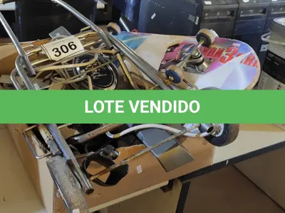 LOTE 306 - 01 LOTE COM CARREGADORES DE BATERIAS, SKATE, CARRINHO DE TRANSPORTE, SWITCH E ABOTOADEIRA. (NO ESTADO) ATENÇÃO! FAZER A VISITAÇÃO ANTES DE ARREMATAR, NÃO SABEMOS SE FUNCIONA. LEILÃO NÃO TEM GARANTIA E NEM DEVOLUÇÃO, SUJEITO A POSSÍVEIS AVARIAS VISÍVEIS/OCULTAS E/OU AUSÊNCIA DE COMPONENTES.