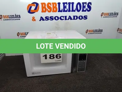 LOTE 186 - 01 - MICRO-ONDAS ELECTROLUX BRANCO 23LITROS ME23B 127V (NO ESTADO, NÃO SABEMOS SE FUNCIONA. LEILÃO NÃO TEM GARANTIA E NEM DEVOLUÇÃO, SUJEITO A POSSÍVEIS AVARIAS VISÍVEIS/OCULTAS E/OU AUSÊNCIA DE COMPONENTES)