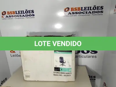 LOTE 120 - 01 - CADEIRA DE ESCRITÓRIO EXECUTIVA (NO ESTADO, NÃO SABEMOS SE FUNCIONA. LEILÃO NÃO TEM GARANTIA E NEM DEVOLUÇÃO, SUJEITO A POSSÍVEIS AVARIAS VISÍVEIS/OCULTAS E/OU AUSÊNCIA DE COMPONENTES)