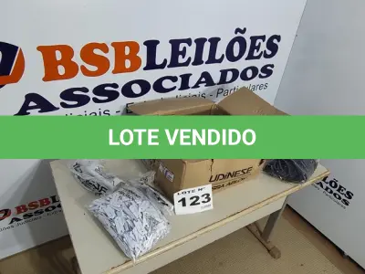 LOTE 123 - ACESSÓRIOS PARA ESQUADRIAS DE ALUMÍNIO (NO ESTADO, NÃO SABEMOS SE FUNCIONA. LEILÃO NÃO TEM GARANTIA E NEM DEVOLUÇÃO, SUJEITO A POSSÍVEIS AVARIAS VISÍVEIS/OCULTAS E/OU AUSÊNCIA DE COMPONENTES)