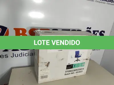 LOTE 076 - 01 - CADEIRA ESCRITÓRIO SECRETÁRIA GIRATÓRIA AZUL (NO ESTADO, NÃO SABEMOS SE FUNCIONA. LEILÃO NÃO TEM GARANTIA E NEM DEVOLUÇÃO, SUJEITO A POSSÍVEIS AVARIAS VISÍVEIS/OCULTAS E/OU AUSÊNCIA DE COMPONENTES)