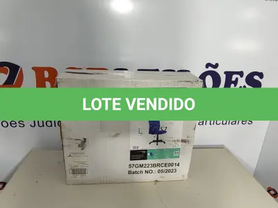 LOTE 076 - 01 - CADEIRA ESCRITÓRIO SECRETÁRIA GIRATÓRIA AZUL (NO ESTADO, NÃO SABEMOS SE FUNCIONA. LEILÃO NÃO TEM GARANTIA E NEM DEVOLUÇÃO, SUJEITO A POSSÍVEIS AVARIAS VISÍVEIS/OCULTAS E/OU AUSÊNCIA DE COMPONENTES)