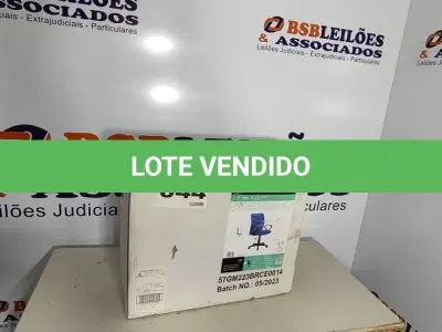 LOTE 044 - 01 - CADEIRA ESCRITÓRIO SECRETÁRIA GIRATÓRIA AZUL (NO ESTADO, NÃO SABEMOS SE FUNCIONA. LEILÃO NÃO TEM GARANTIA E NEM DEVOLUÇÃO, SUJEITO A POSSÍVEIS AVARIAS VISÍVEIS/OCULTAS E/OU AUSÊNCIA DE COMPONENTES)