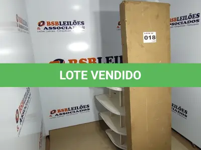 LOTE 018 - 01 - BIOMBO DIVISOR DE AMBIENTES EM MADEIRA MACIÇA DE EUCALIPTO DOMINOES MÃO E FORMÃO - AZUL (NO ESTADO, NÃO SABEMOS SE FUNCIONA. LEILÃO NÃO TEM GARANTIA E NEM DEVOLUÇÃO, SUJEITO A POSSÍVEIS AVARIAS VISÍVEIS/OCULTAS E/OU AUSÊNCIA DE COMPONENTES)