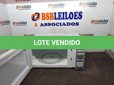 LOTE 066 - 01 - MICRO-ONDAS ELECTROLUX 34LITROS 220 VOLTS (NO ESTADO, NÃO SABEMOS SE FUNCIONA. LEILÃO NÃO TEM GARANTIA E NEM DEVOLUÇÃO, SUJEITO A POSSÍVEIS AVARIAS VISÍVEIS/OCULTAS E/OU AUSÊNCIA DE COMPONENTES)