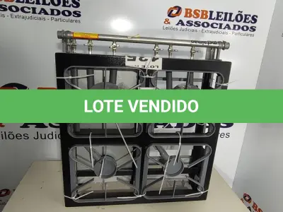 LOTE 135 - 01 - FOGÃO INDUSTRIAL 4 BOCAS COM PÉ M14 METALMAQ (NO ESTADO, NÃO SABEMOS SE FUNCIONA. LEILÃO NÃO TEM GARANTIA E NEM DEVOLUÇÃO, SUJEITO A POSSÍVEIS AVARIAS VISÍVEIS/OCULTAS E/OU AUSÊNCIA DE COMPONENTES)