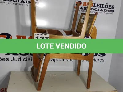 LOTE 127 - 02 - CADEIRAS FENDI ENCOSTO TELINHA (NO ESTADO, NÃO SABEMOS SE FUNCIONA. LEILÃO NÃO TEM GARANTIA E NEM DEVOLUÇÃO, SUJEITO A POSSÍVEIS AVARIAS VISÍVEIS/OCULTAS E/OU AUSÊNCIA DE COMPONENTES)