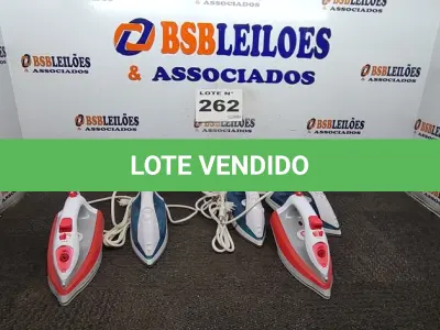 LOTE 262 - 05 – FERROS DE PASSAR ROUPAS DIVERSOS (NO ESTADO, NÃO SABEMOS SE FUNCIONA. LEILÃO NÃO TEM GARANTIA E NEM DEVOLUÇÃO, SUJEITO A POSSÍVEIS AVARIAS VISÍVEIS/OCULTAS E/OU AUSÊNCIA DE COMPONENTES)