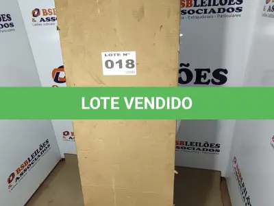 LOTE 018 - 01 - BIOMBO DIVISOR DE AMBIENTES EM MADEIRA MACIÇA DE EUCALIPTO DOMINOES MÃO E FORMÃO - AZUL (NO ESTADO, NÃO SABEMOS SE FUNCIONA. LEILÃO NÃO TEM GARANTIA E NEM DEVOLUÇÃO, SUJEITO A POSSÍVEIS AVARIAS VISÍVEIS/OCULTAS E/OU AUSÊNCIA DE COMPONENTES)