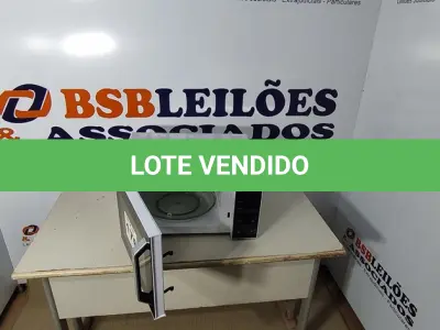 LOTE 176 - 01 - FORNO MICRO-ONDAS 35L BRANCO E PRETO MIDEA 220V MXSA35P2 (NO ESTADO, NÃO SABEMOS SE FUNCIONA. LEILÃO NÃO TEM GARANTIA E NEM DEVOLUÇÃO, SUJEITO A POSSÍVEIS AVARIAS VISÍVEIS/OCULTAS E/OU AUSÊNCIA DE COMPONENTES)