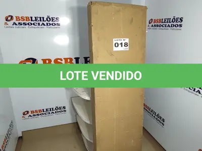 LOTE 018 - 01 - BIOMBO DIVISOR DE AMBIENTES EM MADEIRA MACIÇA DE EUCALIPTO DOMINOES MÃO E FORMÃO - AZUL (NO ESTADO, NÃO SABEMOS SE FUNCIONA. LEILÃO NÃO TEM GARANTIA E NEM DEVOLUÇÃO, SUJEITO A POSSÍVEIS AVARIAS VISÍVEIS/OCULTAS E/OU AUSÊNCIA DE COMPONENTES)