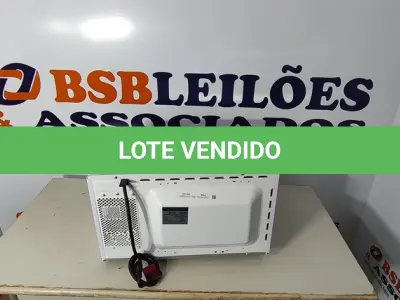 LOTE 176 - 01 - FORNO MICRO-ONDAS 35L BRANCO E PRETO MIDEA 220V MXSA35P2 (NO ESTADO, NÃO SABEMOS SE FUNCIONA. LEILÃO NÃO TEM GARANTIA E NEM DEVOLUÇÃO, SUJEITO A POSSÍVEIS AVARIAS VISÍVEIS/OCULTAS E/OU AUSÊNCIA DE COMPONENTES)