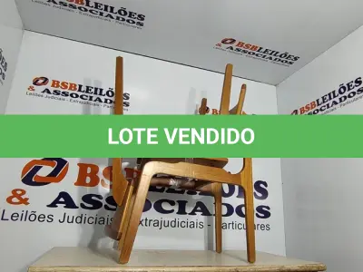 LOTE 127 - 02 - CADEIRAS FENDI ENCOSTO TELINHA (NO ESTADO, NÃO SABEMOS SE FUNCIONA. LEILÃO NÃO TEM GARANTIA E NEM DEVOLUÇÃO, SUJEITO A POSSÍVEIS AVARIAS VISÍVEIS/OCULTAS E/OU AUSÊNCIA DE COMPONENTES)