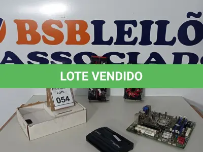 LOTE 054 - 01 PLACA MÃE PARA PC, 02 PLACAS DE VÍDEO E 01 INTERFACE DE CELULAR PLUGCELL GT111. (NO ESTADO) ATENÇÃO! FAZER A VISITAÇÃO ANTES DE ARREMATAR, NÃO SABEMOS SE FUNCIONA. LEILÃO NÃO TEM GARANTIA E NEM DEVOLUÇÃO, SUJEITO A POSSÍVEIS AVARIAS VISÍVEIS/OCULTAS E/OU AUSÊNCIA DE COMPONENTES.