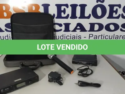 LOTE 023 - 01 MICROFONE COM 02 RECEPTORES, SENDO 01 VHF E 01 UHF. (NO ESTADO) ATENÇÃO! FAZER A VISITAÇÃO ANTES DE ARREMATAR, NÃO SABEMOS SE FUNCIONA. LEILÃO NÃO TEM GARANTIA E NEM DEVOLUÇÃO, SUJEITO A POSSÍVEIS AVARIAS VISÍVEIS/OCULTAS E/OU AUSÊNCIA DE COMPONENTES.