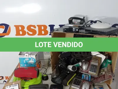 LOTE 090 - 01 LOTE COM ITENS VARIADOS MOUSE, FERRO DE PASSAR, LUMINÁRIAS, APARELHO PARA INALAÇÃO, APARELHO PARA MEDIR PRESSÃO. (NO ESTADO) ATENÇÃO! FAZER A VISITAÇÃO ANTES DE ARREMATAR, NÃO SABEMOS SE FUNCIONA. LEILÃO NÃO TEM GARANTIA E NEM DEVOLUÇÃO, SUJEITO A POSSÍVEIS AVARIAS VISÍVEIS/OCULTAS E/OU AUSÊNCIA DE COMPONENTES.