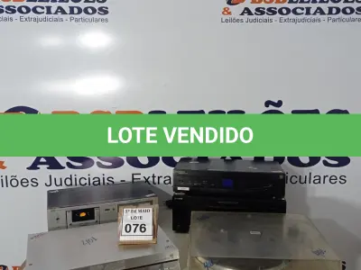 LOTE 076 - 01 TOCA DISCOS MARCA GRADIENTE, 01 RECEIVER MARCA SONY, 01 TOCA FITAS MARCA CCE, 01 HOME THEATER MARCA GRADIENTE E 01 APARELHO CONDICIONADOR DE ENERGIA. (NO ESTADO) ATENÇÃO! FAZER A VISITAÇÃO ANTES DE ARREMATAR, NÃO SABEMOS SE FUNCIONA. LEILÃO NÃO TEM GARANTIA E NEM DEVOLUÇÃO, SUJEITO A POSSÍVEIS AVARIAS VISÍVEIS/OCULTAS E/OU AUSÊNCIA DE COMPONENTES.