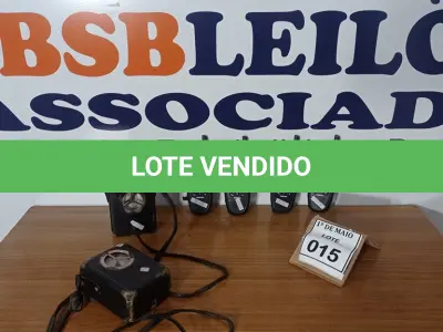 LOTE 015 - 04 RÁDIOS COMUNICADORES MARCA INTELBRAS E 02 RELÓGIOS DE PONTO ANTIGO. (NO ESTADO) ATENÇÃO! FAZER A VISITAÇÃO ANTES DE ARREMATAR, NÃO SABEMOS SE FUNCIONA. LEILÃO NÃO TEM GARANTIA E NEM DEVOLUÇÃO, SUJEITO A POSSÍVEIS AVARIAS VISÍVEIS/OCULTAS E/OU AUSÊNCIA DE COMPONENTES.