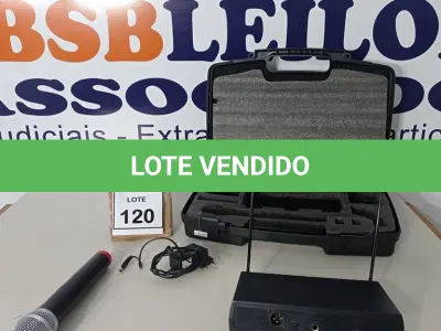 LOTE 120 - 01 MICROFONE, 01 RECEPTOR COM CASE E 01 FONTE. (NO ESTADO) ATENÇÃO! FAZER A VISITAÇÃO ANTES DE ARREMATAR, NÃO SABEMOS SE FUNCIONA. LEILÃO NÃO TEM GARANTIA E NEM DEVOLUÇÃO, SUJEITO A POSSÍVEIS AVARIAS VISÍVEIS/OCULTAS E/OU AUSÊNCIA DE COMPONENTES.