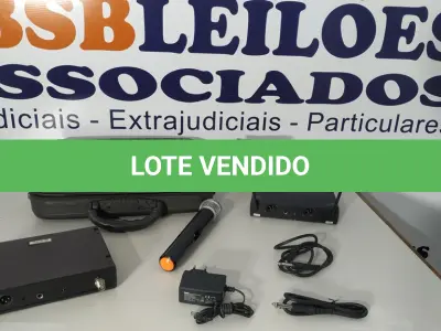 LOTE 023 - 01 MICROFONE COM 02 RECEPTORES, SENDO 01 VHF E 01 UHF. (NO ESTADO) ATENÇÃO! FAZER A VISITAÇÃO ANTES DE ARREMATAR, NÃO SABEMOS SE FUNCIONA. LEILÃO NÃO TEM GARANTIA E NEM DEVOLUÇÃO, SUJEITO A POSSÍVEIS AVARIAS VISÍVEIS/OCULTAS E/OU AUSÊNCIA DE COMPONENTES.